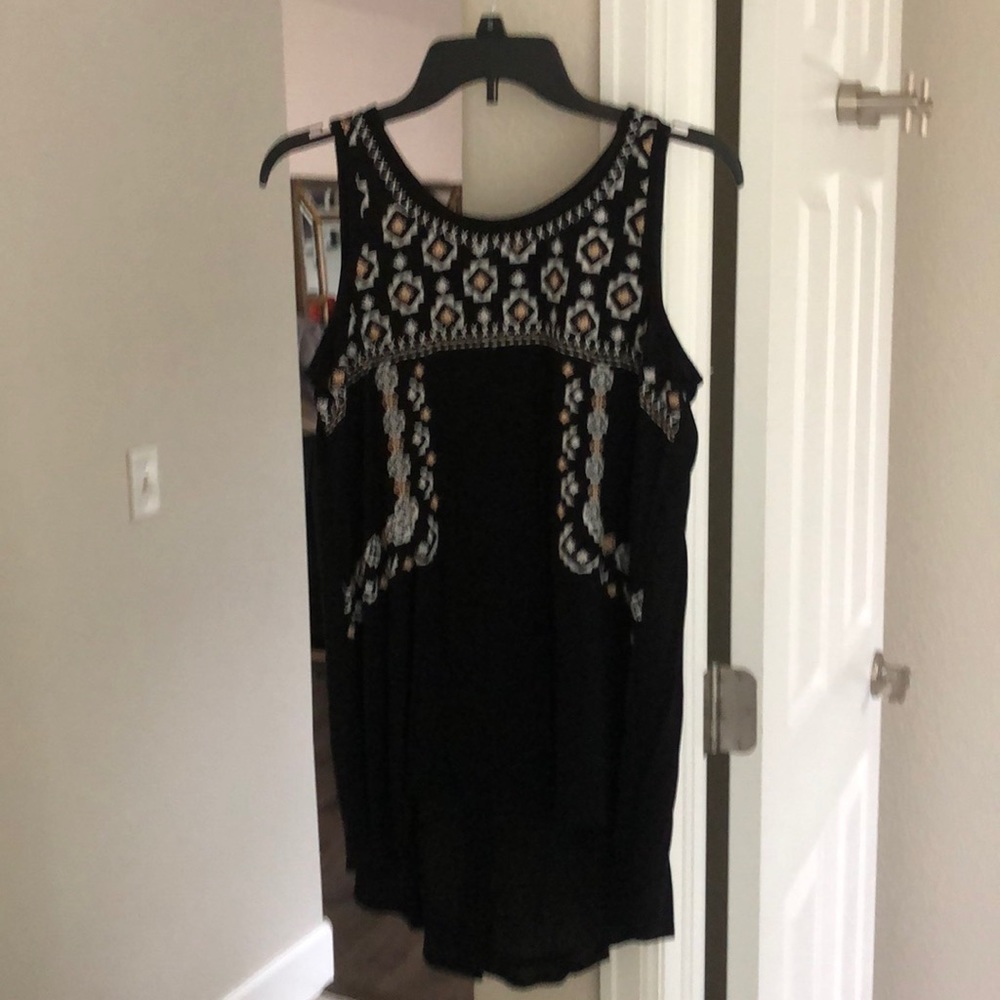 Black float tank top with tribal design
